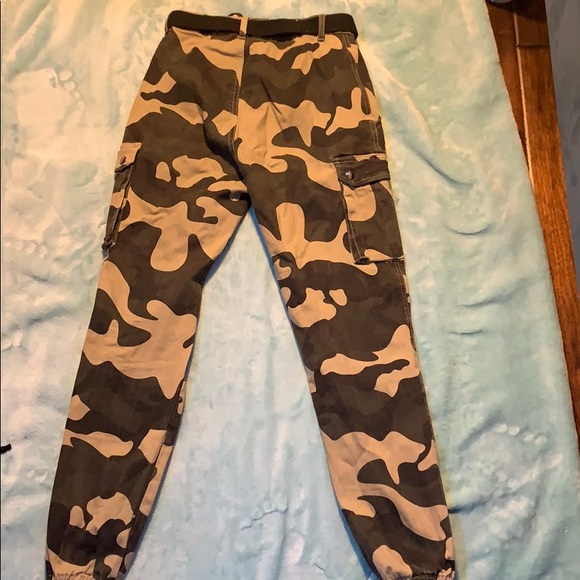 Cargo pants (green camo) - Picture 2 of 2